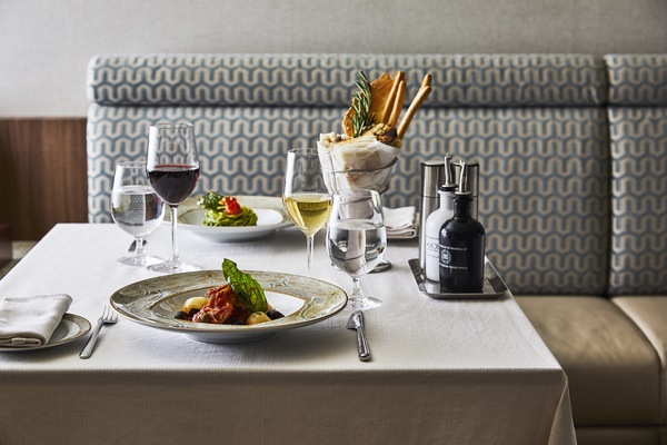 Silversea Cruises Silver Cloud Le Terrazza 5 ©Silversea Cruises Ltd.jpg